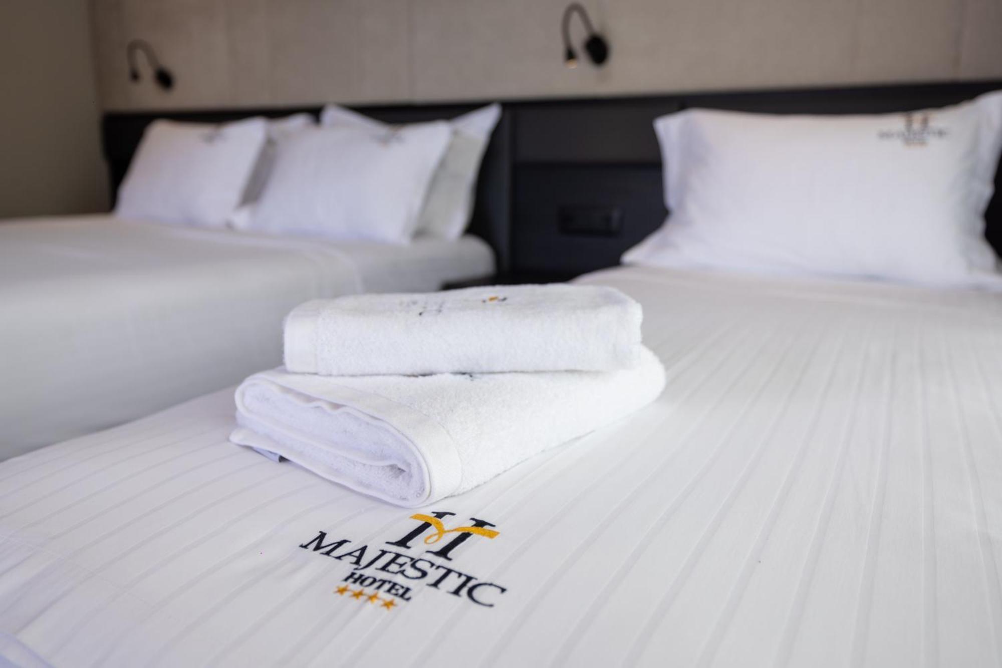 Hotel Majestic Radhimë Exteriér fotografie
